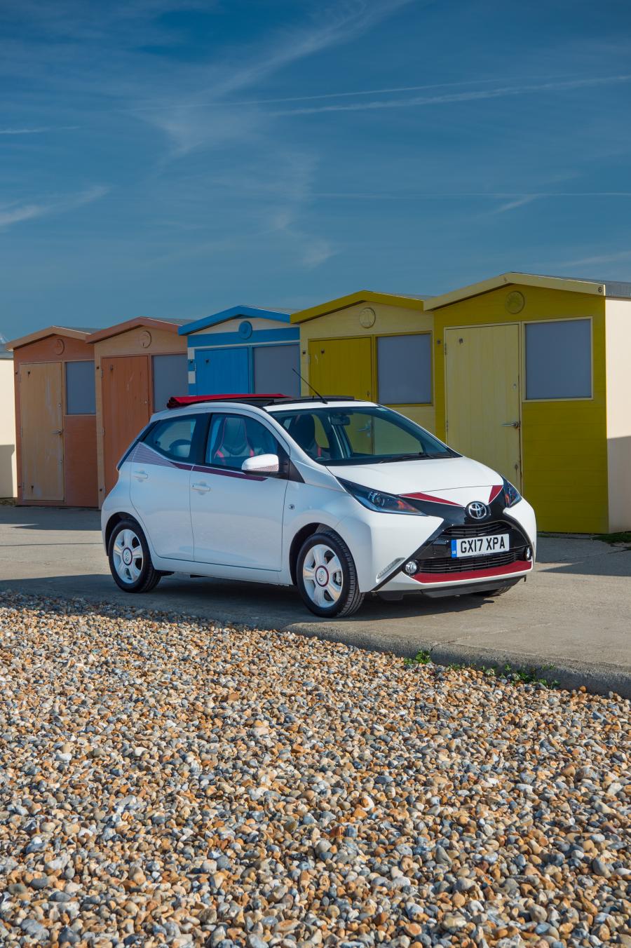  Toyota Aygo x-claim 5-Door 2017 года  (UK) (фото 12 из 17)
